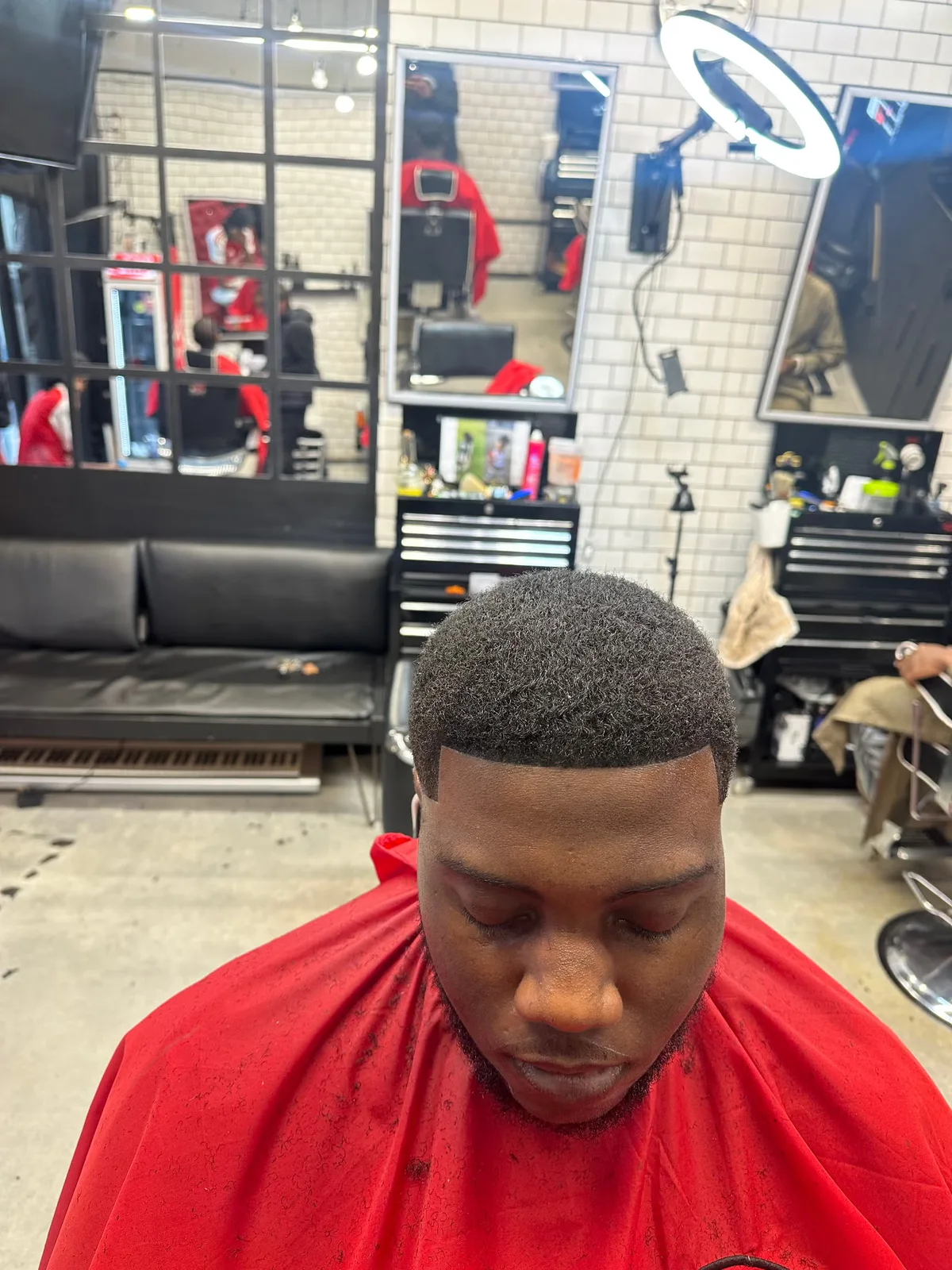 Buzz cut with a precise edge-up